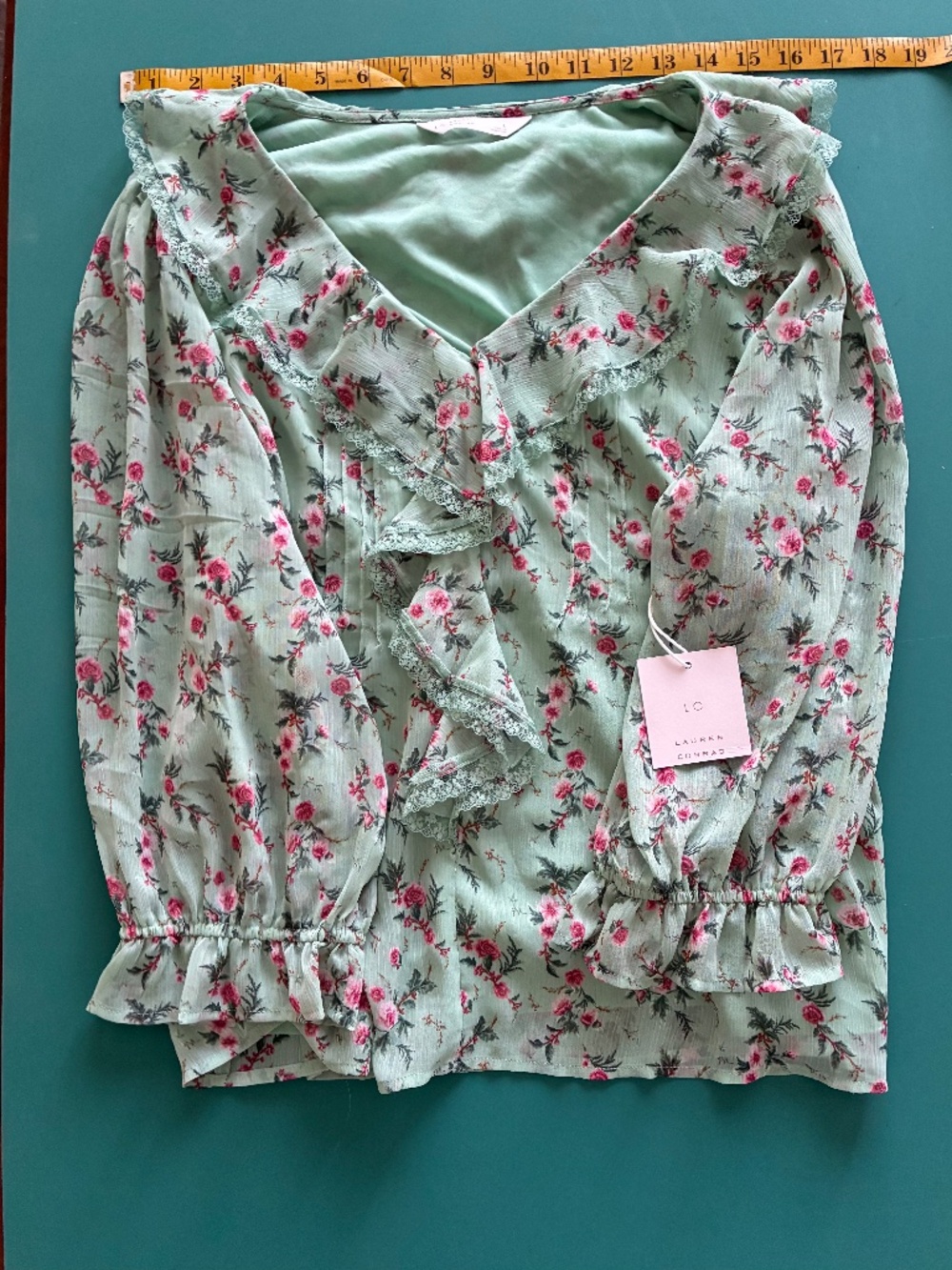 New w/Tags Lauren Conrad Women’s Floral Blouse Size L